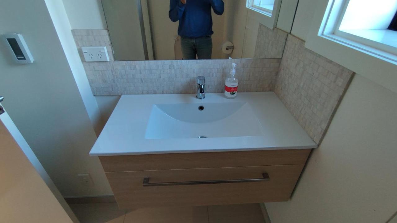 Pencarrow Lakeside Apartment Квинстаун Экстерьер фото